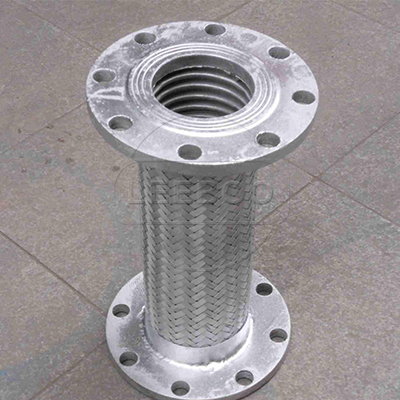 我廠專業(yè)制造生產(chǎn)各種標準的法蘭式不銹鋼<a href=http://www.ruanguan.xin target=_blank class=infotextkey>金屬軟管</a>