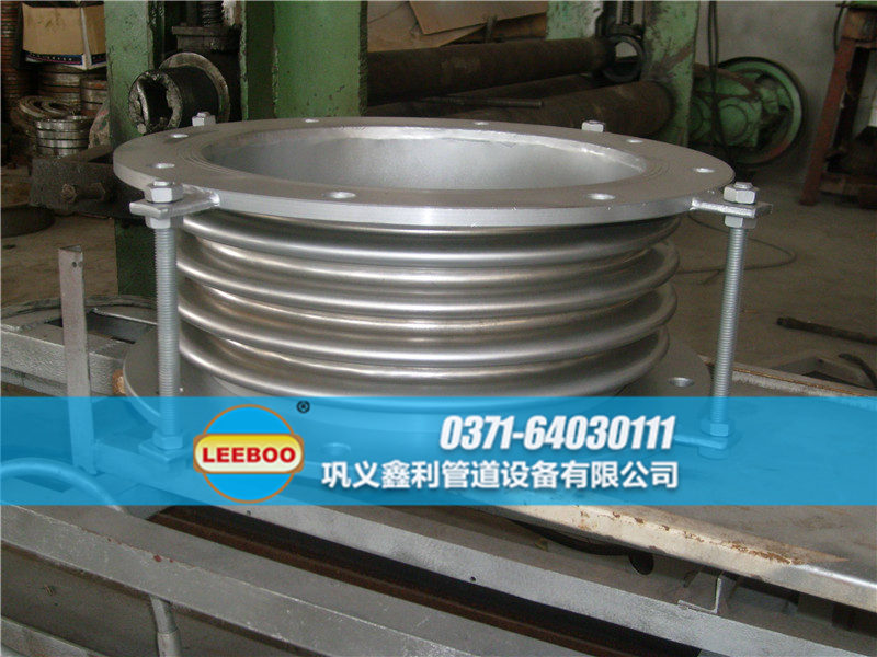 大口徑波紋<a href=http://www.zd1860.com target=_blank class=infotextkey>補(bǔ)償器</a>車(chē)間圖