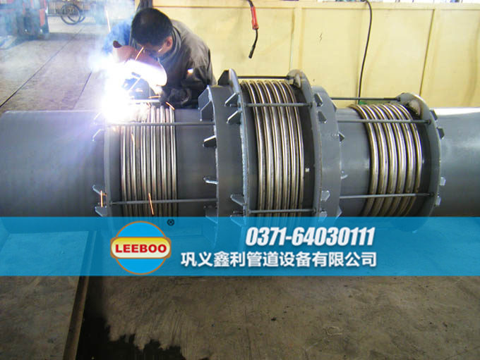 直管壓力平衡<a href=http://www.zd1860.com target=_blank class=infotextkey>補(bǔ)償器</a>生產(chǎn)車間