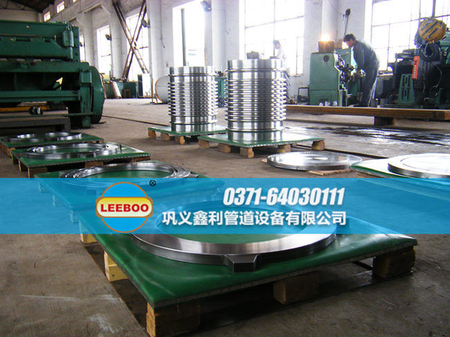 鑫利<a href=http://www.zd1860.com target=_blank class=infotextkey>補(bǔ)償器</a>組裝車間